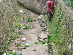 Rawat Kemerdekaan RI, Kelurahan Watu-Watu Kendari Benahi Lingkungan Kantor