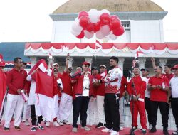 Sekda Sultra Launching Gerakan Pembagian Bendera Merah Putih di Kendari