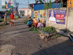 Aparat Pemerintah Bersama Warga Kelurahan Mandonga Kendari Sambut HUT ke-79 RI dengan Kegiatan Kebersihan Lingkungan