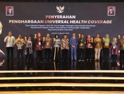 Pj Wali Kota Kendari Terima Penghargaan UHC Award 2024