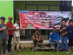 Rangkaian HUT ke-79 RI, Warga Kecamatan Puuwatu Lakukan Bersih-bersih Masjid