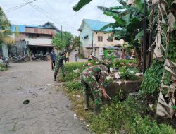 Anggota Koramil 08/Mandonga Bersama Warga Laksanakan Kerja Bakti Bersihkan Lingkungan