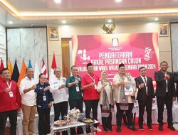 Diiringi Ribuan Relawan, Pasangan Yudhi-Nirna Resmi Mendaftar di KPU Kota Kendari