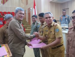 Pj Wali Kota Kendari Serahkan SK Plt Kadis dan Camat