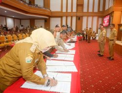 Pj Gubernur Sultra Teken Kesepakatan Bersama 17 Kabupaten/Kota Dalam Peningkatan PAD dari Sektor Pajak Daerah