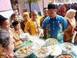 Wakili Pj Wali Kota, Pj Sekda Kota Kendari Buka Panen Karya P5 di SDN 1 Kendari