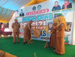 Pj Wali Kota Kendari Launching Makan Siang Bergizi Gratis di SDN 1 Kendari