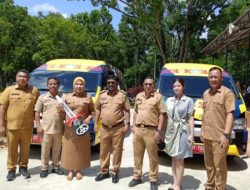 Penjabat Bupati Konawe Serahkan Bantuan 2 Unit Bus Sekolah  Wilayah Pedalaman