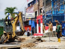 Antisipasi Genangan Air Musim Hujan, Pemkot Kendari Lakukan Pembersihan Sedimen Drainase di Kelurahan Dapu-Dapura