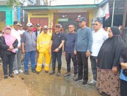 Pj Wali Kota Kendari Tinjau Langsung Kondisi Drainase yang Tersumbat di Kelurahan Dapu Dapura