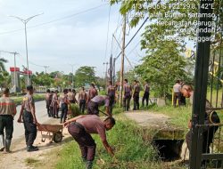 Pemerintah Kelurahan Baruga bersama Personel Brimobda Sultra dan Warga Lakukan Kerja Bakti