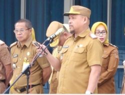 Pimpin Apel Gabungan, Pj Sekda Kota Kendari Ajak Pegawai Tingkatkan Kinerja dan Disiplin